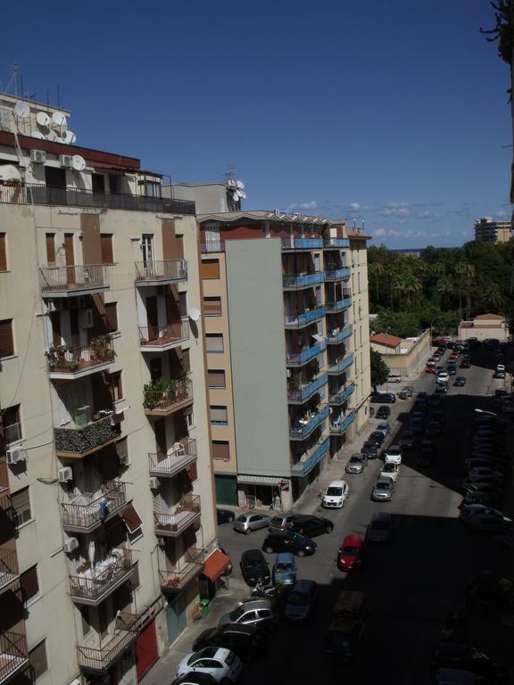 A Tre Passi Dal Centro Hotel Palermo Exterior photo