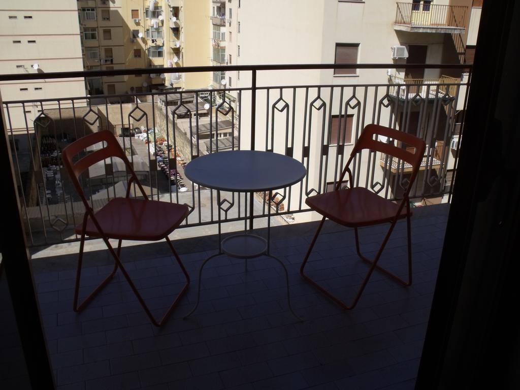 A Tre Passi Dal Centro Hotel Palermo Exterior photo
